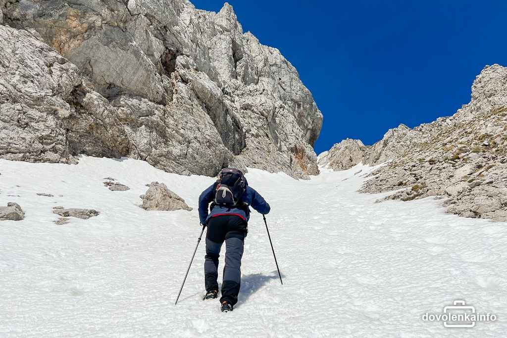 G'hackte Route sme našli pod snehom. Pod snehom by mal byť umiestnený dlhý ferratový rebrík.