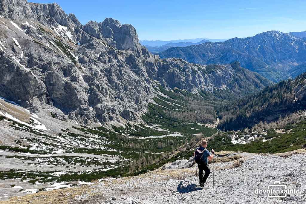 Návrat dolinkou od Vogauer Kreuz na parkovisko v lokalite Bodenbauer.