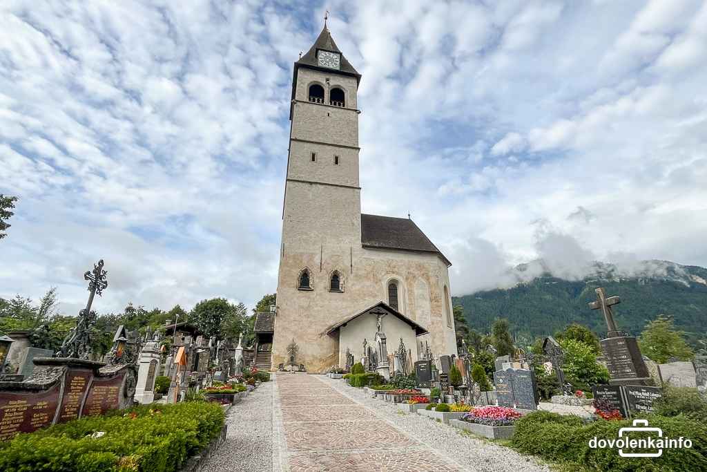 Liebenfraukirche je ďalšou z atraktivít cintorína v Kitzbüheli.