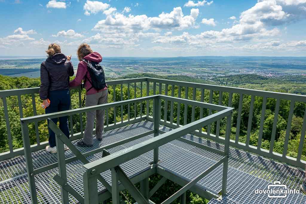Na rozhľadni sme stretli i miestne turistky. Popýtali nás o fotku :).