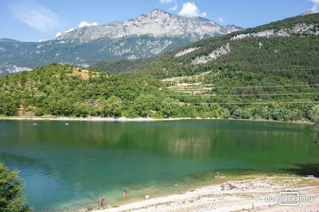 Jazero Lago di Terlago priamo pri kempe Lido Lillà Camping & Bar.