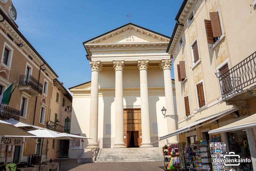 Kostol Chiesa Parrocchiale di San Nicolò v Bardoline.