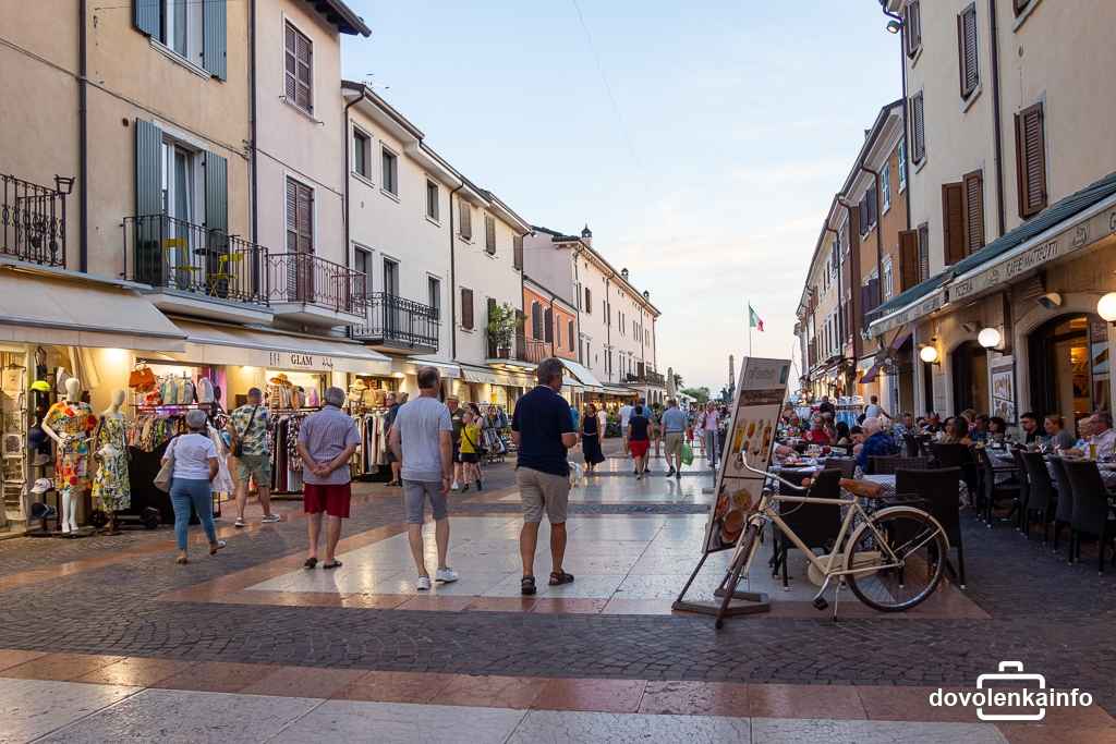 Večerné centrum Bardolina.