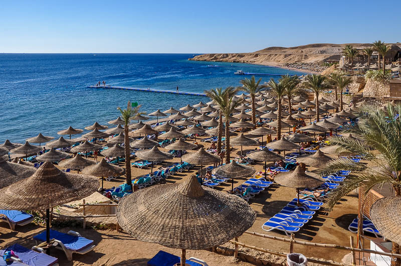 Jedna z pláží v Sharm el Sheikh